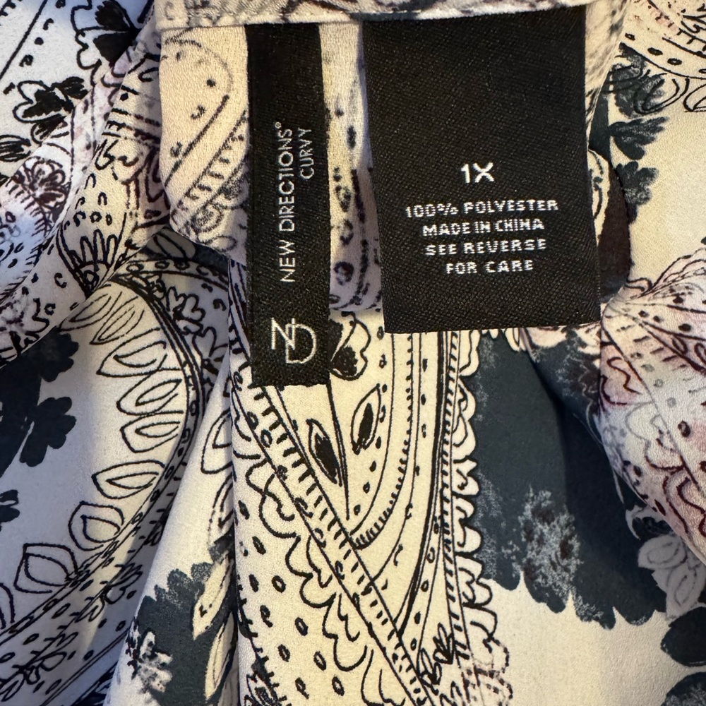 GORGEOUS FLUTED SLEEVES TOP   PLUS: 1X   #V - Picture 6 of 6